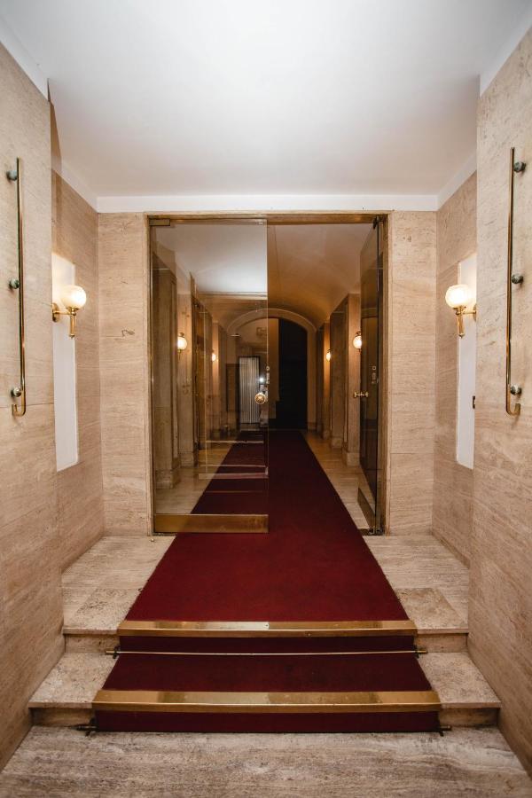 Delfini Trevi House Hotel Rome Bagian luar foto